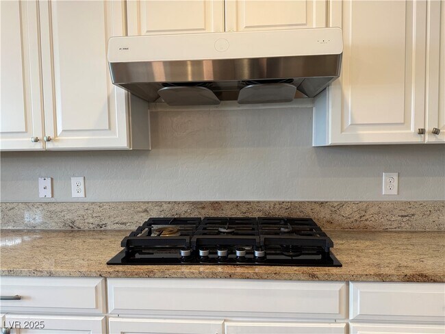 Building Photo - 304 Rezzo St