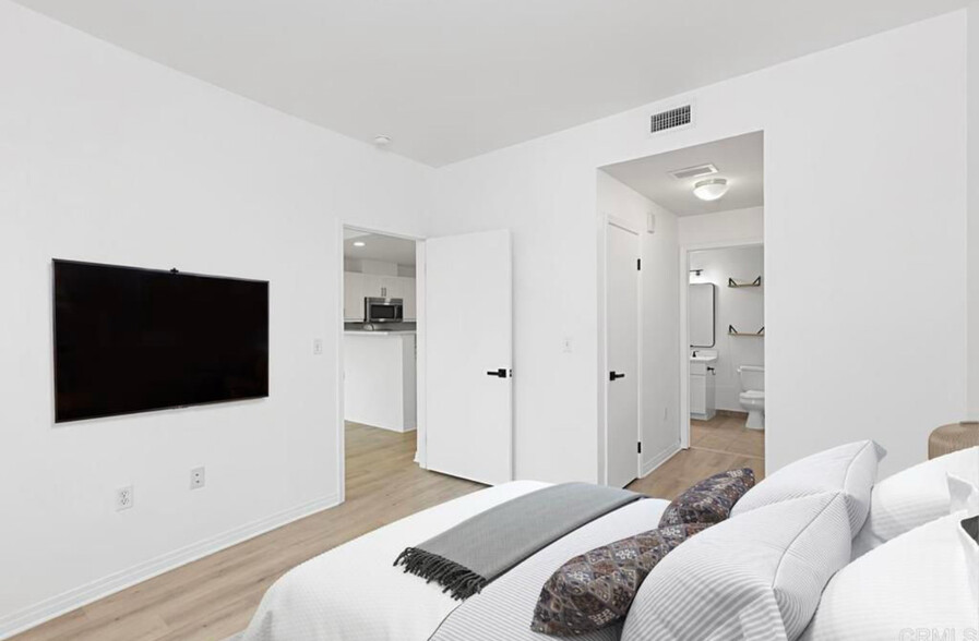 Building Photo - 530 K St