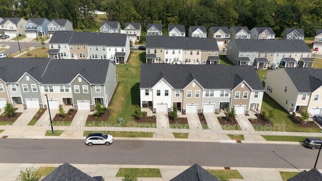 Building Photo - 5811 Woodlawn Dr