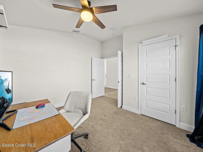 Building Photo - 695 Lantana St