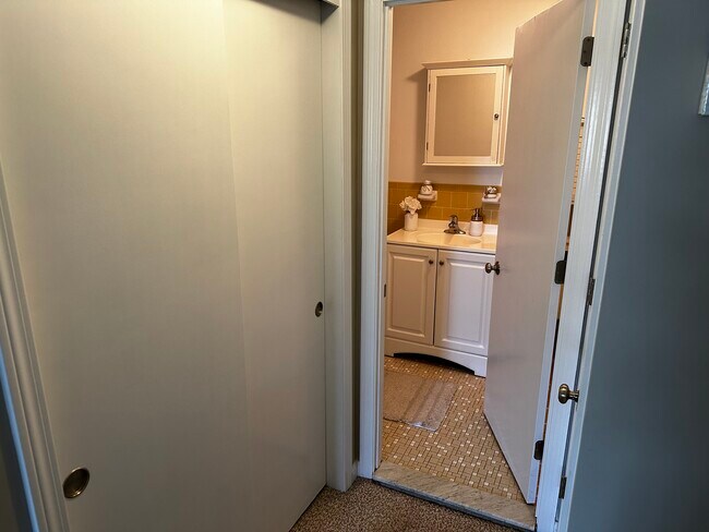 Building Photo - 163 Center St