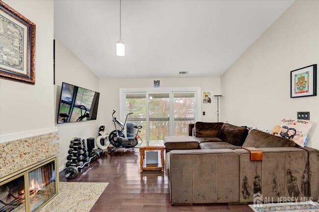 Building Photo - 306 Bromley Pl