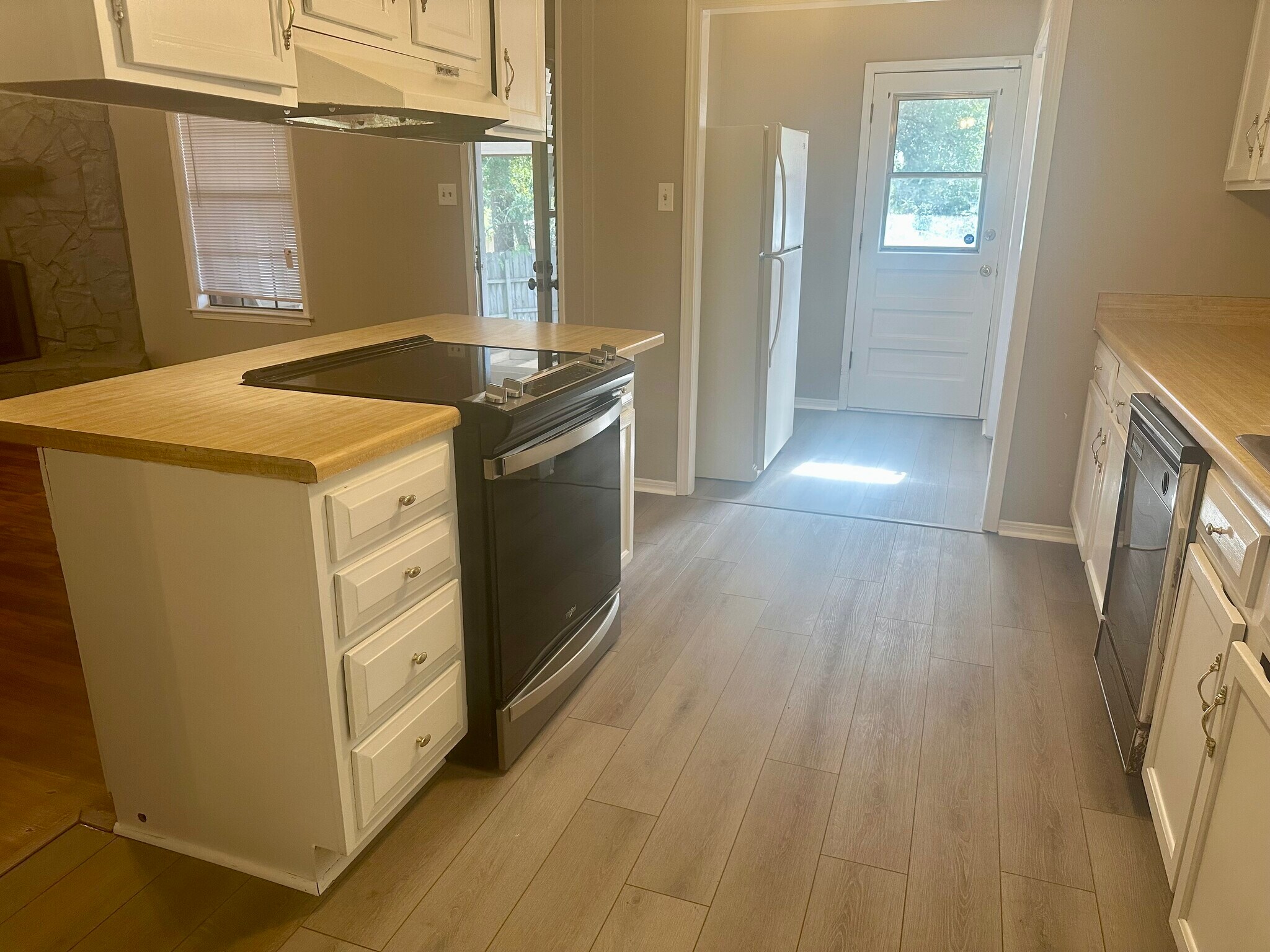 Building Photo - 2301 Cedar