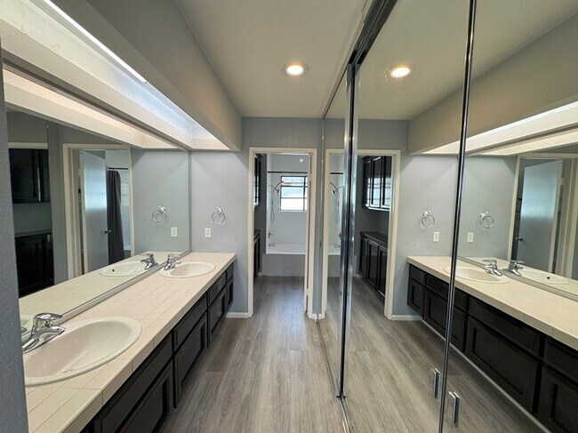 Building Photo - Stunning house in the heart of La Jolla Cl...