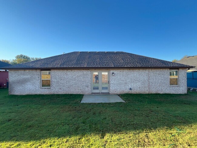 Building Photo - Your Dream Home Just Hit the Market – Don’t Miss Out!
