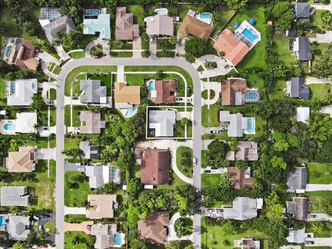 Building Photo - 5136 Beechwood Rd