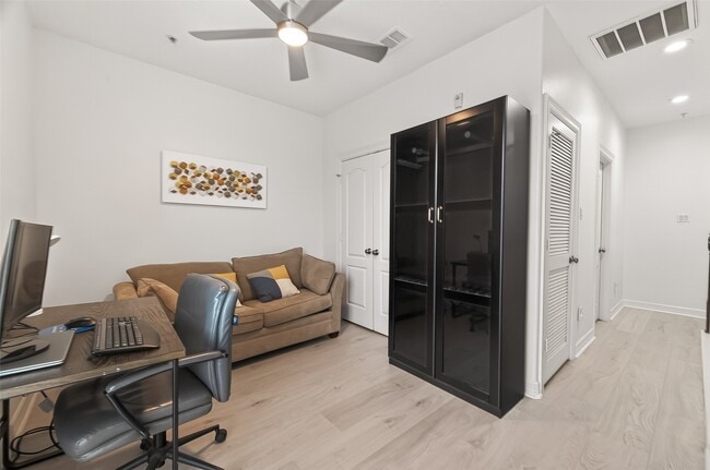 Building Photo - 118 McGowen St