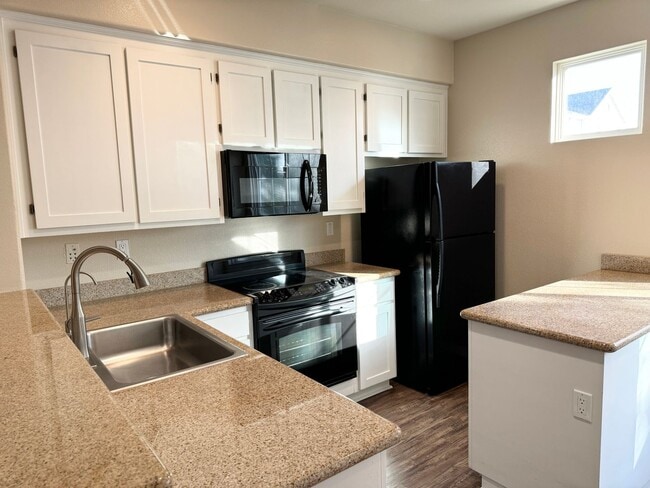 Building Photo - Perfect Shape Downtown Livermore Townhome ...