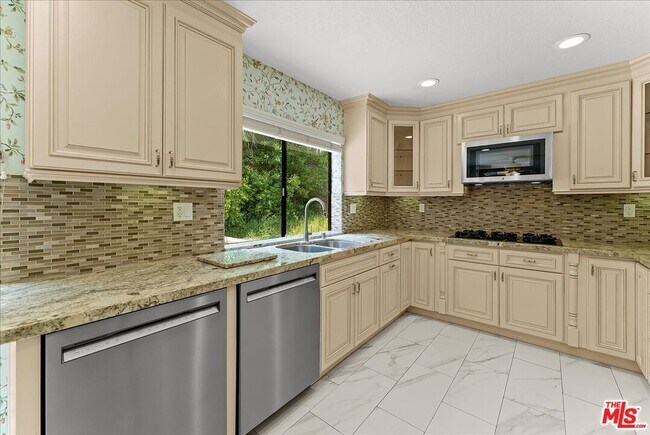 Building Photo - 6911 Sunset Ridge Ct
