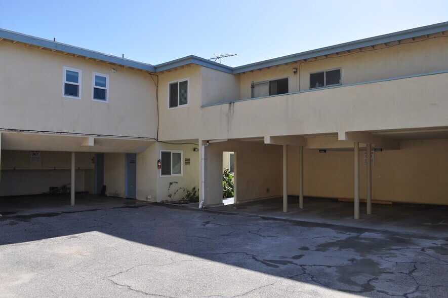 Building Photo - 3305 Hilltop Dr