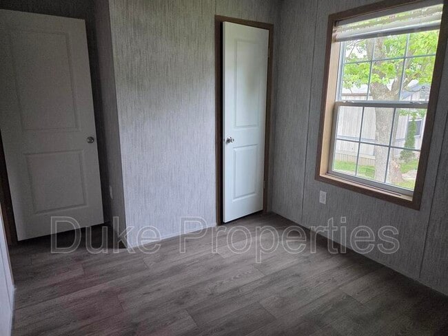 Building Photo - 410 Donegal Dr