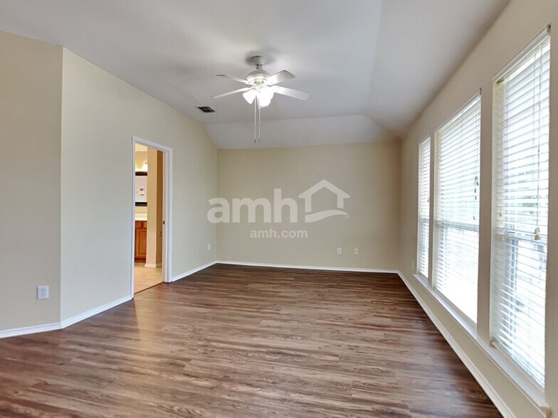 Building Photo - 324 Bayberry Dr