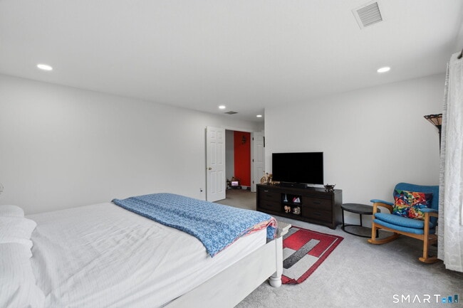 Building Photo - 7 Bridlewood