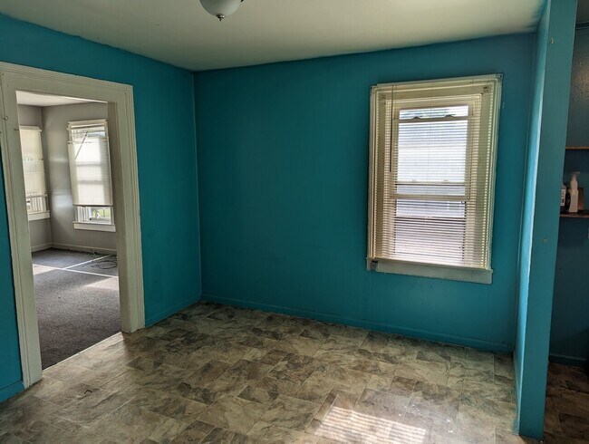 Building Photo - 114 Bartlett St