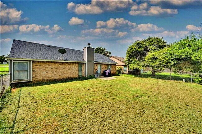 Building Photo - Gorgeous 3 bed/2 bath home in MWC!!