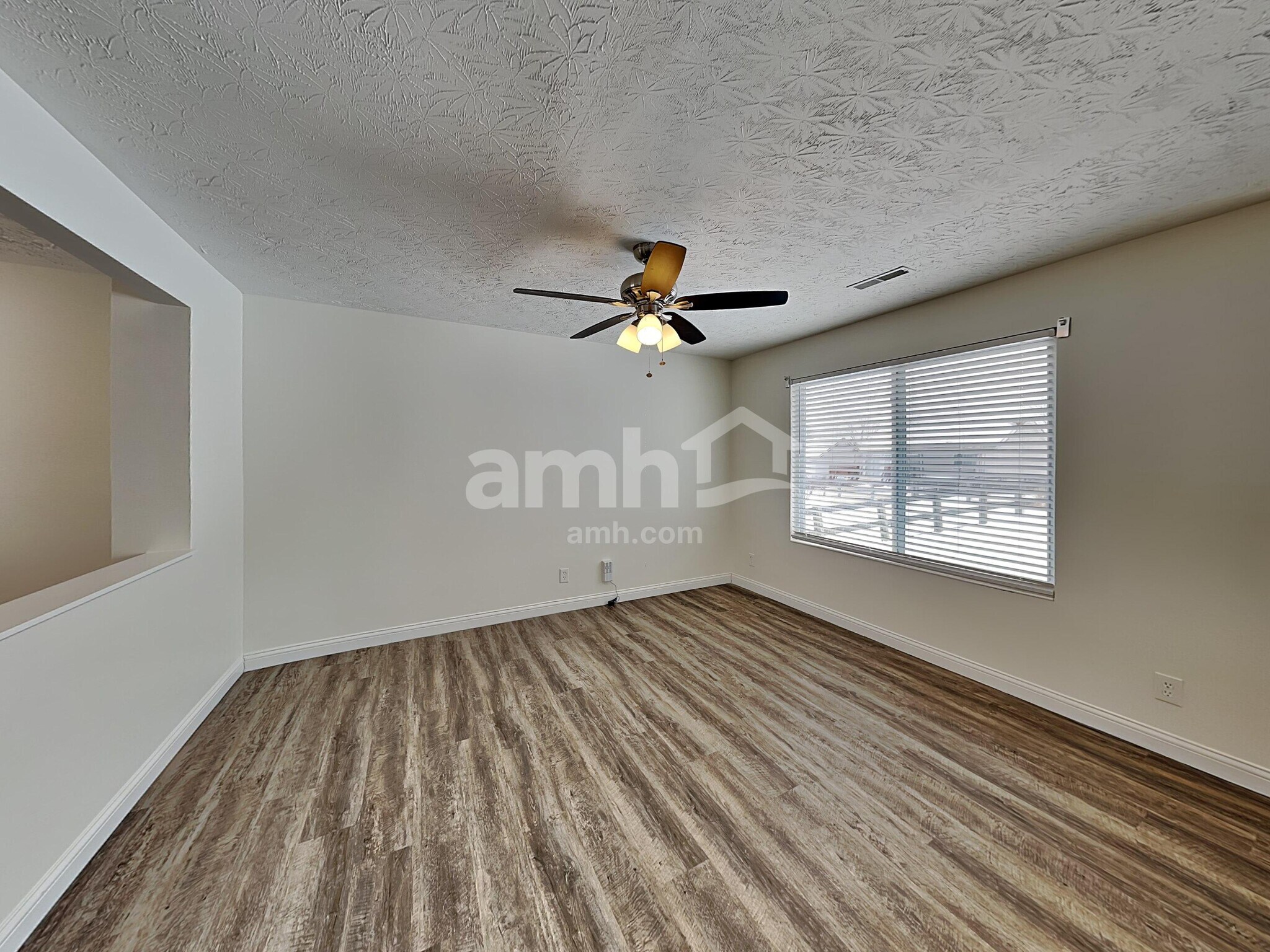 Building Photo - 3202 Meadoway Ct