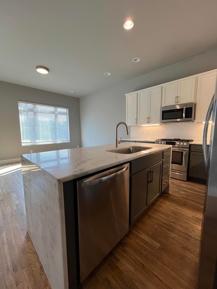 Building Photo - 976 Youngs Ln