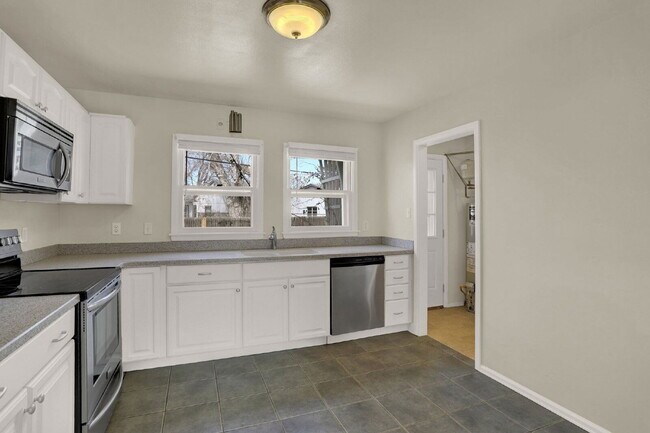 Building Photo - 2318 Templeton Gap Rd