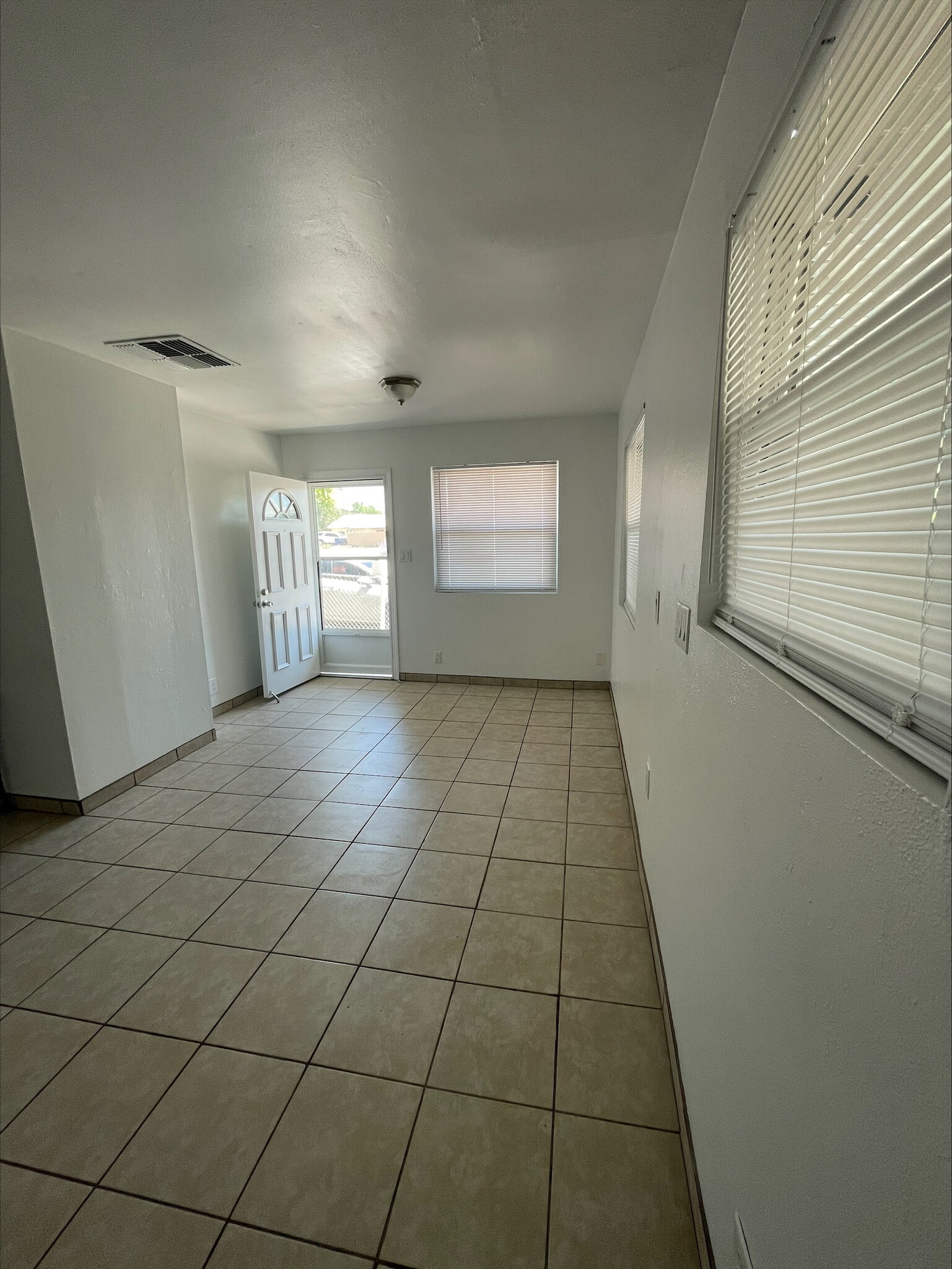 Building Photo - 711 Avenida Cesar Chavez SE
