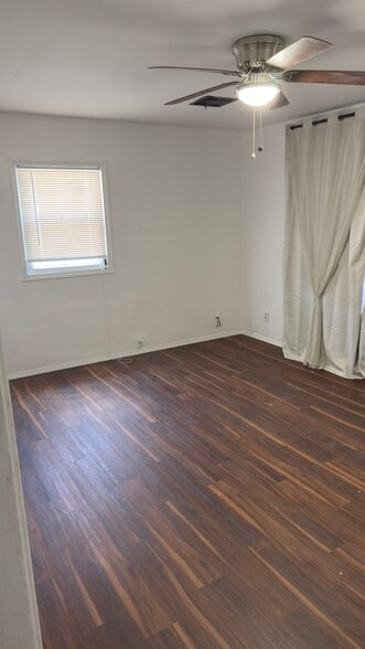 Living room - 10 Marilyn lane