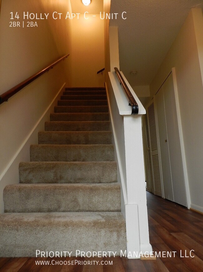 Building Photo - 2 bedroom, 1.5 bath townhome