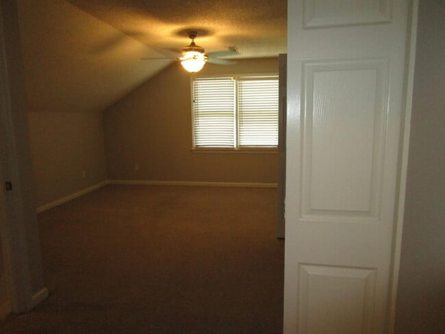 Building Photo - 885 Grimble Ct