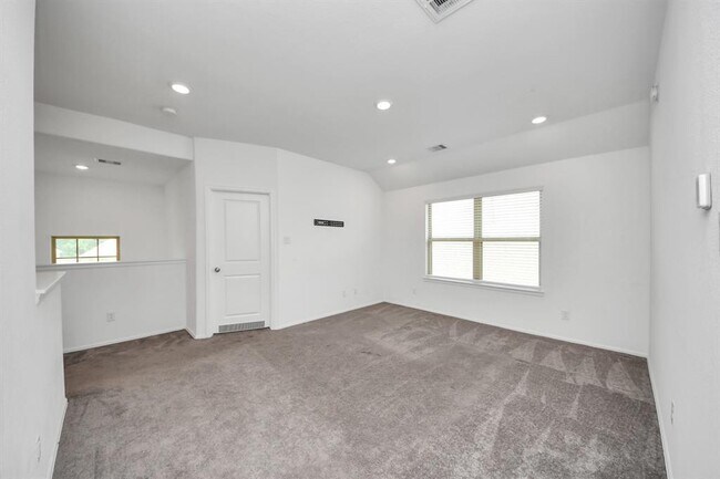 Building Photo - 24063 Hawthorn Lks Dr