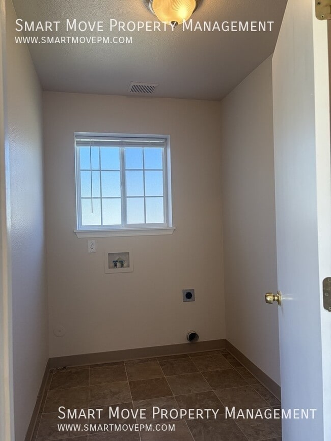 Building Photo - 981 E Blue Heron St