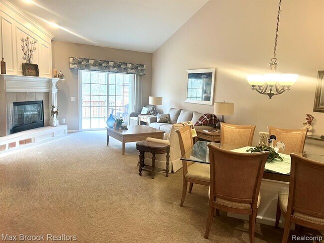 Building Photo - 661 Telya Ridge