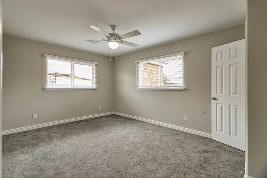 Building Photo - 5206 S 11th Ave