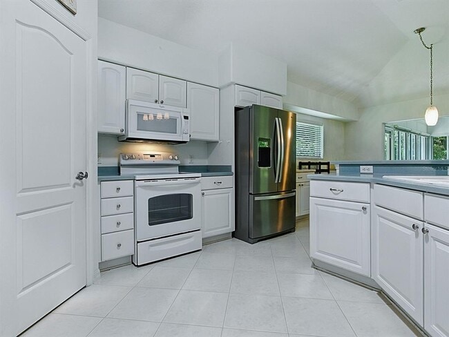 Building Photo - 17037 SE 76th Creekside Cir