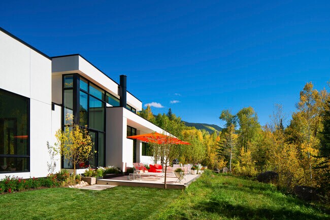 Building Photo - 1411 Crystal Lake Rd