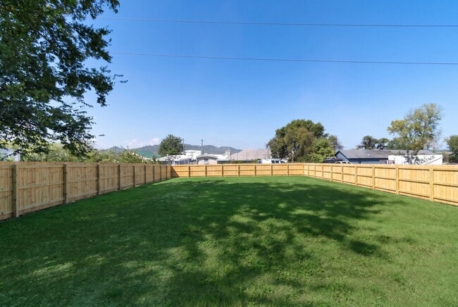 Building Photo - 2 Bed/ 1 Bath Cottage in Charlotte Park, Fenced Yard and Pet Friendly