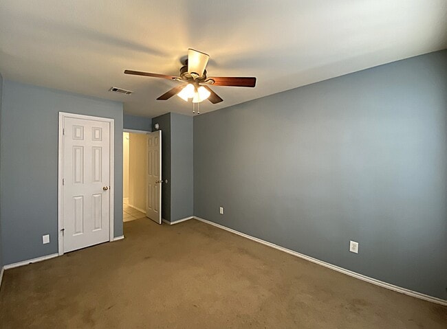 Building Photo - 102 Mission Dr