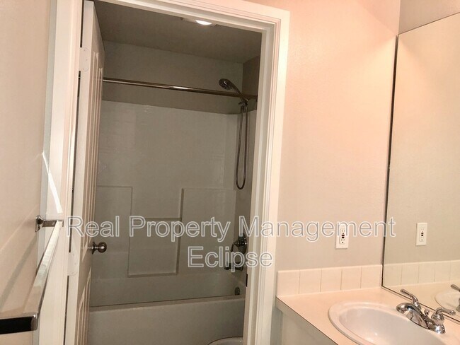 Building Photo - 23120 NE 8th Pl