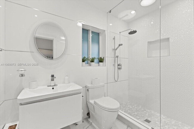 Building Photo - 12930 Oleander Rd