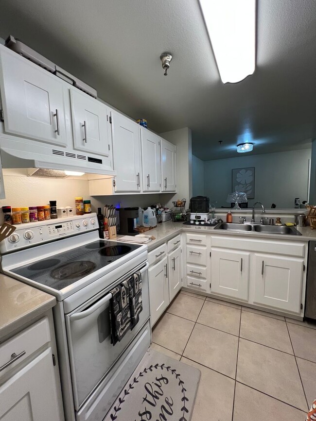 Building Photo - Welcome to Renton Ridge, 3 bed 2 bath with...
