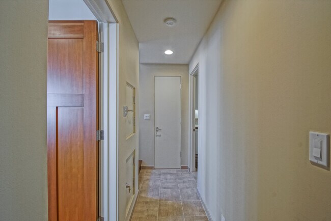 Building Photo - 308 Gull St