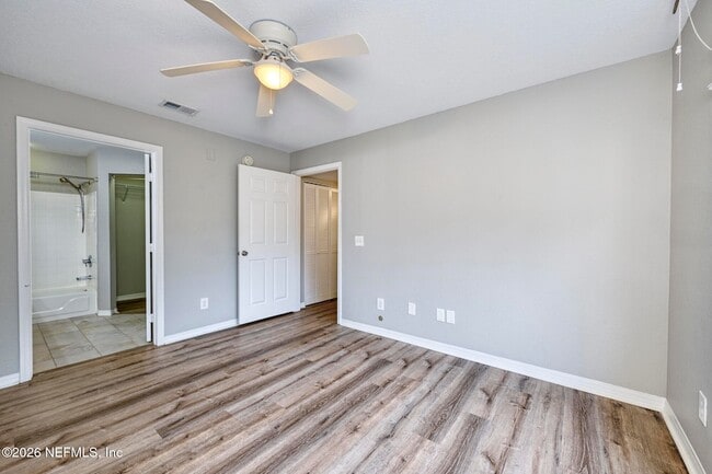 Building Photo - 13703 Richmond Park Dr N