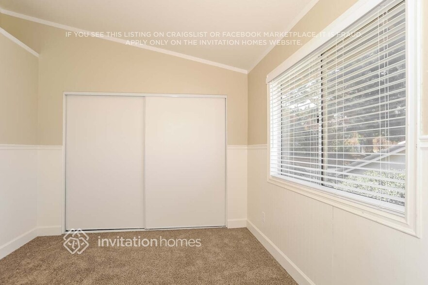 Building Photo - 3120 Crowne Dr