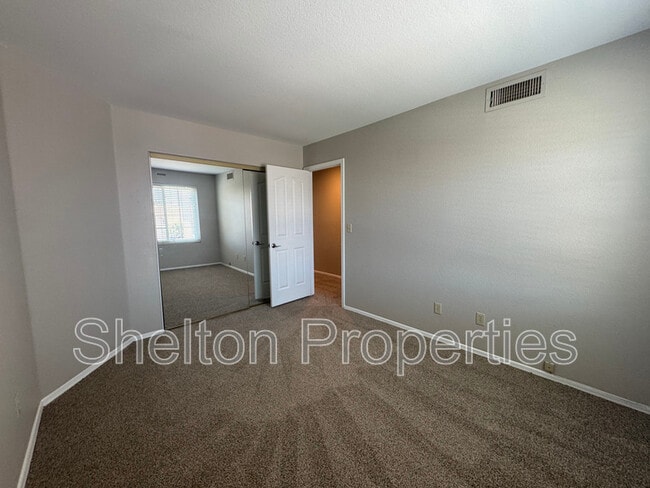 Building Photo - 2232 W Harrison St