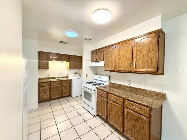 Building Photo - Charming 3 bedroom, 1 bathroom home located just minutes from downtown Prescott.