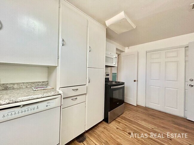 Building Photo - 2353 S Sherman St