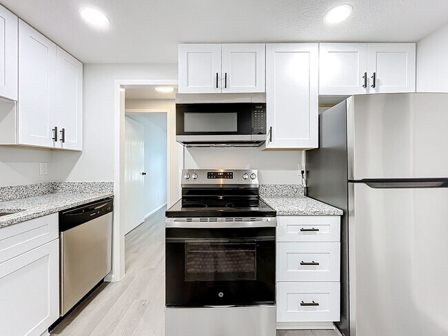 Building Photo - Renovated 2 Bedroom 1 Bathroom Apartment | Stainless Steel Appliances, Granite Counters, Inside L...
