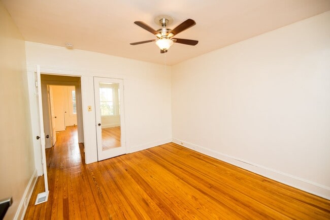 Building Photo - 2026/2027 JHU off-campus Renovated Charles Village 5bd/2ba w/ W/D & CAC Available 6/9/26