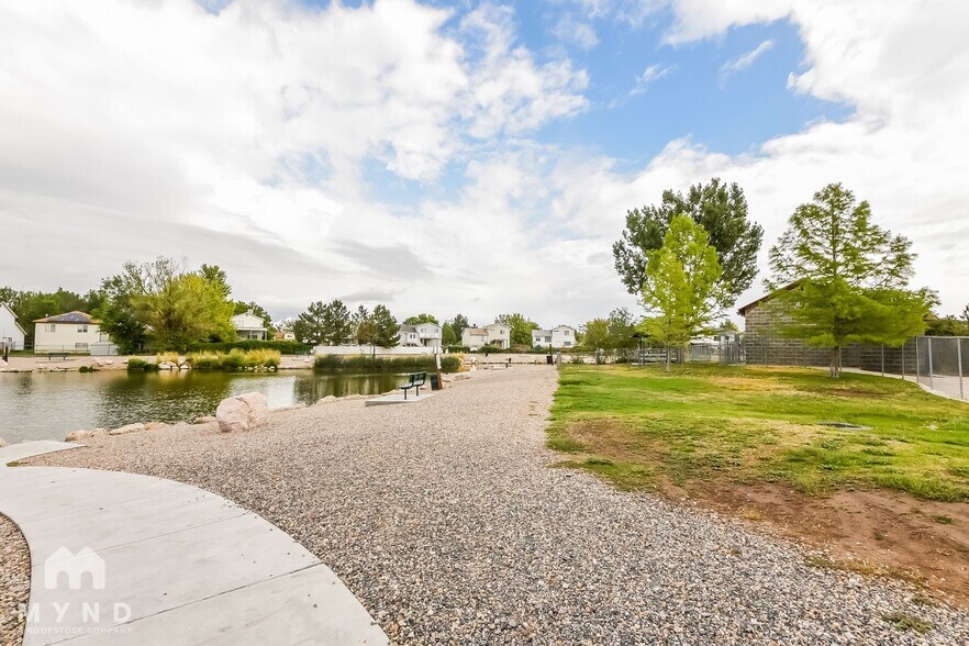 Building Photo - 5403 Vista Dr