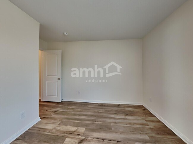 Building Photo - 216 Foster Ln