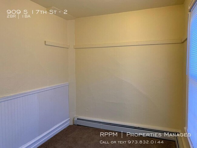 Building Photo - 909 S 17th St - 2 - 2 beds, 1 full bath
