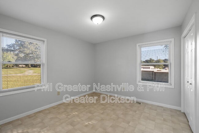 Building Photo - 8119 Vaughn Cir