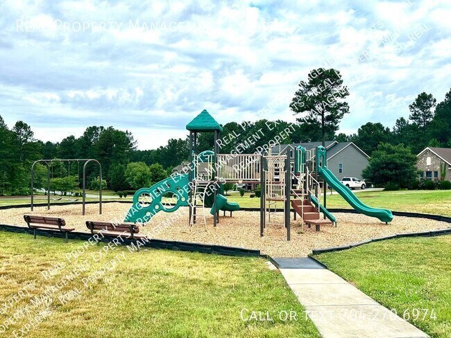 Building Photo - Spacious 5BR/3.5BA Home in Mooresville!